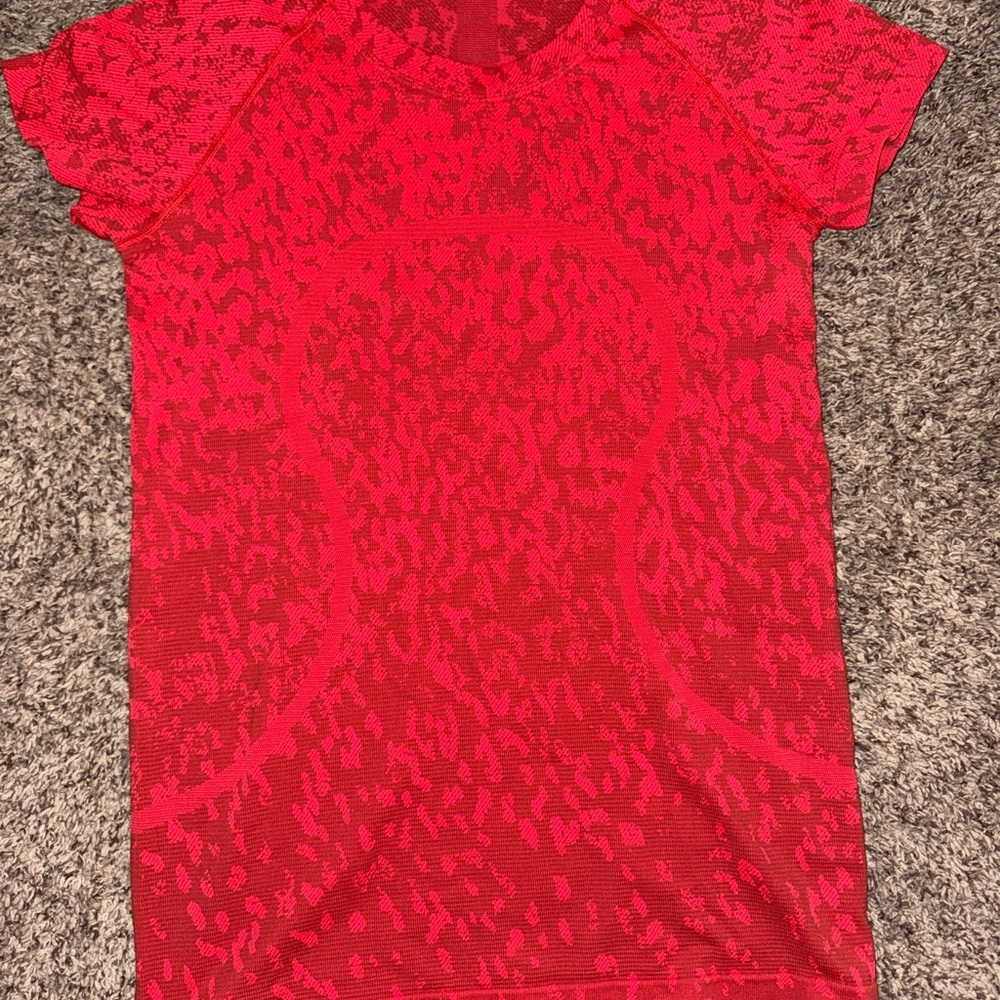 Lululemon Red Swiftly Tech Short Sleeve Size 6